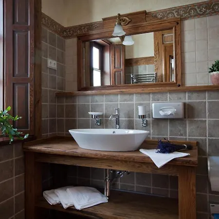 Halasi Pince Panzio 4* فيلاني