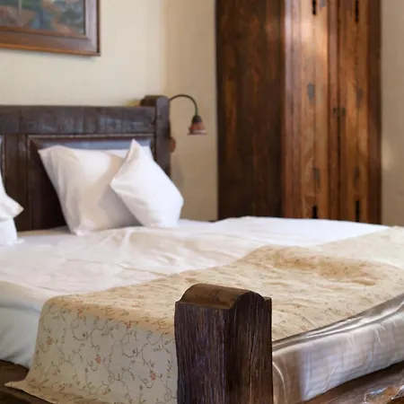 Halasi Pince Panzio فيلاني