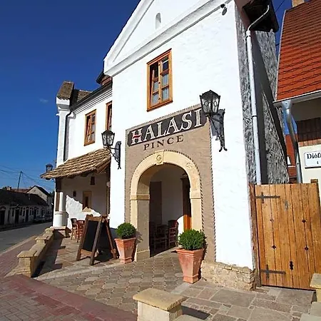 Halasi Pince Panzio 4*