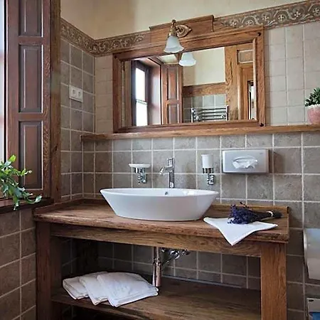 Halasi Pince Panzio 4*