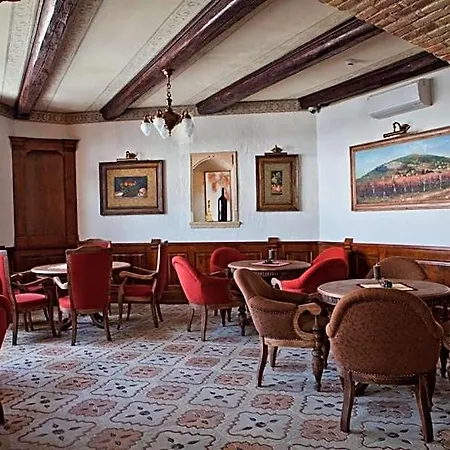 Halasi Pince Panzio 4*
