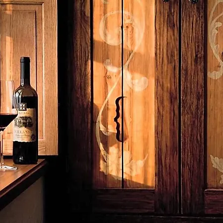 Halasi Pince Panzio Bed and Breakfast 4*