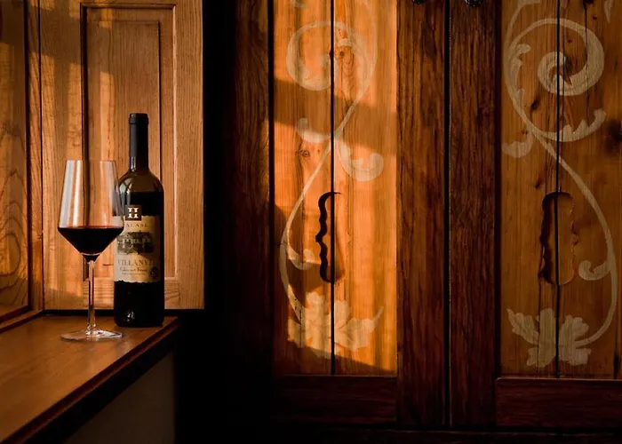 Halasi Pince Panzio Bed & Breakfast 4*